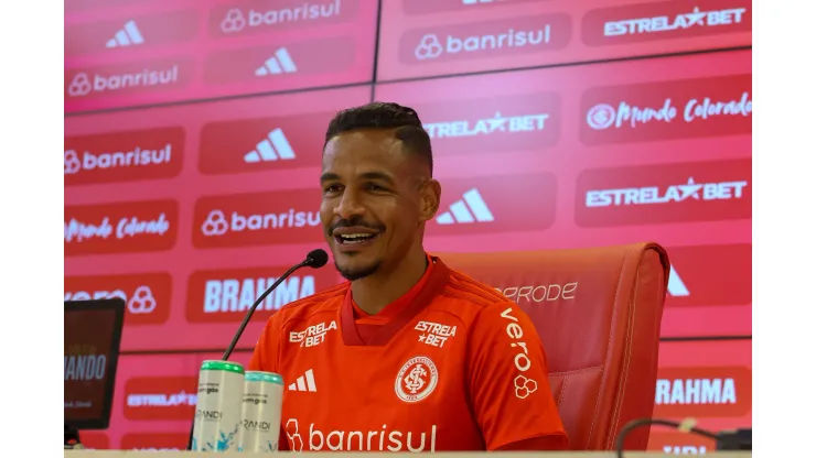 Foto: Ricardo Duarte/Internacional - Fernando em sua entrevista coletiva de apresentação.
