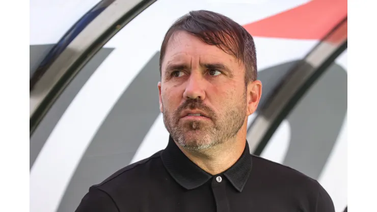 Eduardo Coudet tecnico do Internacional durante partida contra o Cruzeiro no estadio Mineirao pelo campeonato Brasileiro A 2023. Treinador alertou sobre desfalque. Foto: Gilson Lobo/AGIF
