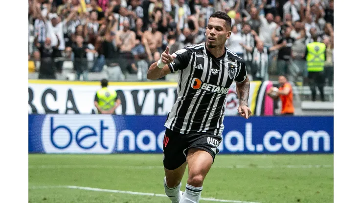 Paulinho jogador do Atletico comemora seu gol durante partida contra o America-MG no estadio Arena MRV pelo campeonato Mineiro 2024. Fernando Moreno/AGIF
