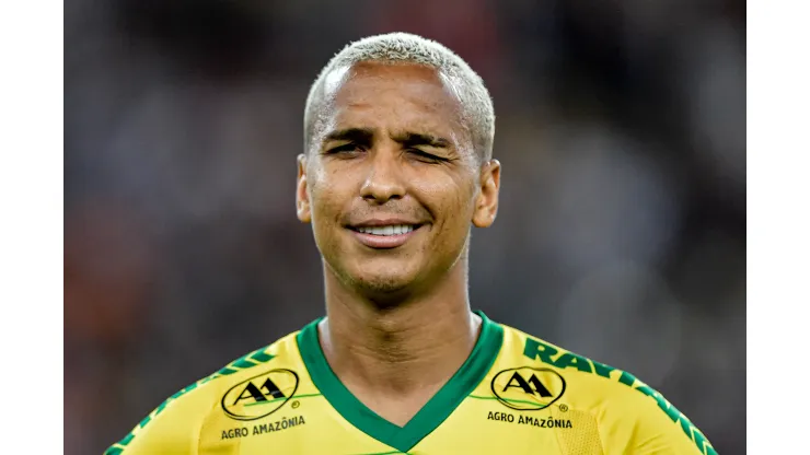 Deyverson durante partida contra o Fluminense no estadio Maracana pelo campeonato BRASILEIRO A 2023. Centroavante pode parar em adversário alviverde. Foto: Thiago Ribeiro/AGIF
