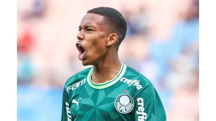 Estevao jogador do Palmeiras comemora seu gol durante partida contra o Queimadense no estadio Arena Barueri pelo campeonato Copa Sao Paulo 2024.  Atleta é o novo queridinho dos apaixonados pelo Verdão. Foto: Marcello Zambrana/AGIF
