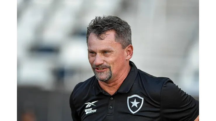  Fabio Matias técnico interino do Botafogo durante partida contra o Audax no estadio Engenhao pelo campeonato Carioca 2024. Foto: Thiago Ribeiro/AGIF
