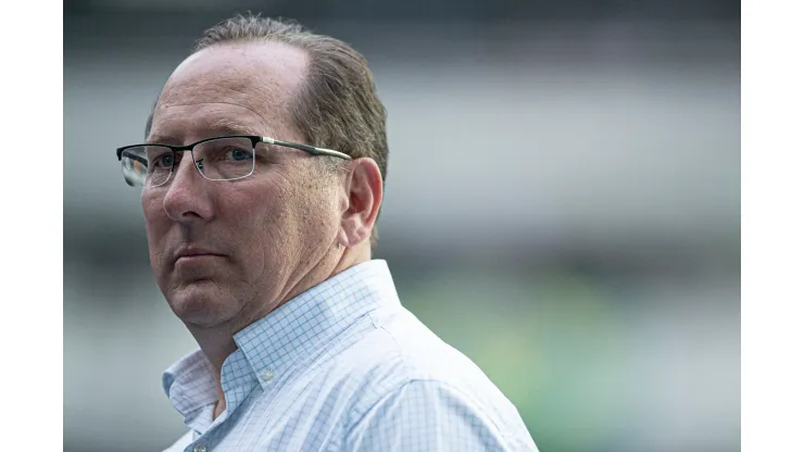 John Textor socio majoritario do Botafogo antes da partida contra o Fortaleza no estadio Maracana pelo campeonato Brasileiro A 2022. Estadunidense levou não no mercado da bola. Foto: Jorge Rodrigues/AGIF
