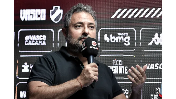 Foto: Thiago Ribeiro/AGIF - Alexandre Mattos durante coletiva de apresentação de Clayton Silva.
