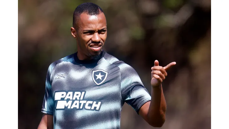 Foto: Vítor Silva/Botafogo - Marlon Freitas, que estava na mira do Vasco, em treinamento do Botafogo.
