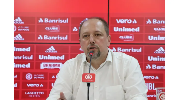 Foto: Ricardo Duarte/Internacional - Alessandro Barcellos durante entrevista coletiva no Internacional.
