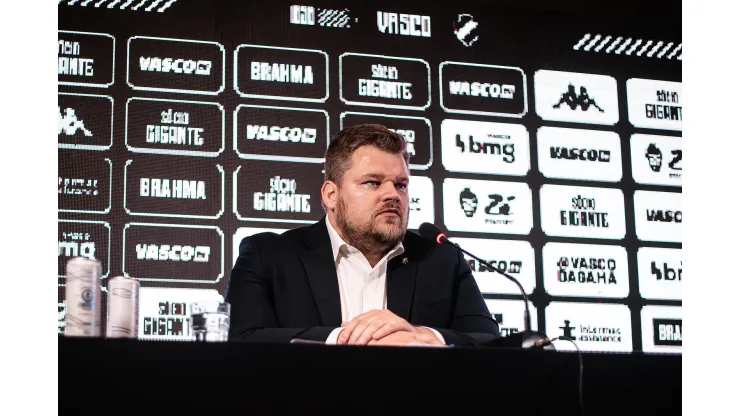 Foto: Leandro Amorim/Vasco - Lúcio Barbosa durante entrevista coletiva nesta quinta-feira 21 de março.
