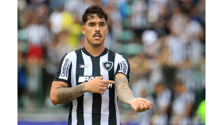 Halter Botafogo x Nova Iguacu pelo Campeonato Carioca no Estadio Bezerrao. 03 de Fevereiro de 2024, Brasilia, DF, Brasil. Zagueiro cobrado na web. Foto: Vitor Silva/Botafogo. 
