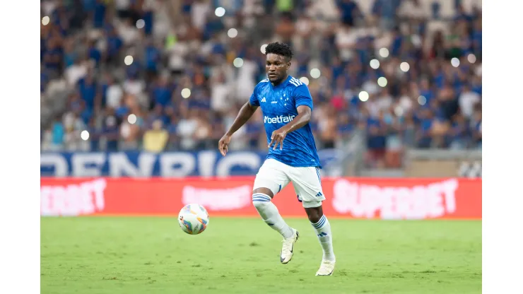 Foto : Staff Images / Cruzeiro - José Cifuentes, durante uma partida do Cruzeiro no Campeonato Mineiro de 2024.
