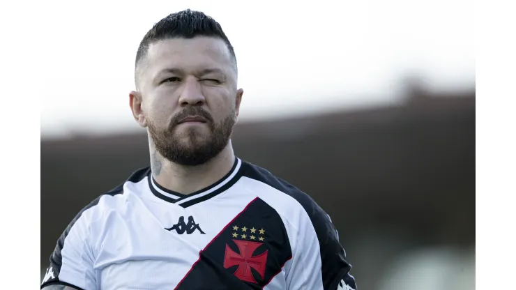 Rossi jogador do Vasco antes da partida contra o Portuguesa Rio no estadio Sao Januario pelo campeonato Carioca 2024. Atleta pode sair. Foto: Jorge Rodrigues/AGIF
