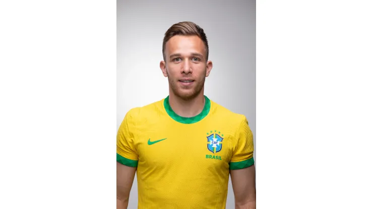 Novo uniforme da Seleção Brasileira. Arthur. Lucas Figueiredo/CBF. Jogador informou 'decisão' ao time de Porto Alegre.
