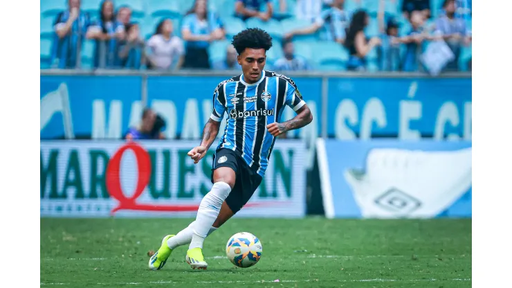 Du Queiroz chegou ao Grêmio nesta temporada após passagem pelo Zenit - Foto: Maxi Franzoi/AGIF
