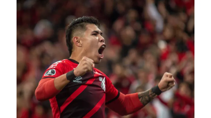 Foto: (Gabriel Machado/AGIF) - Nico Hernández marcou um dos gols da vitória do Athletico nesta terça, pela Copa Libertadores
