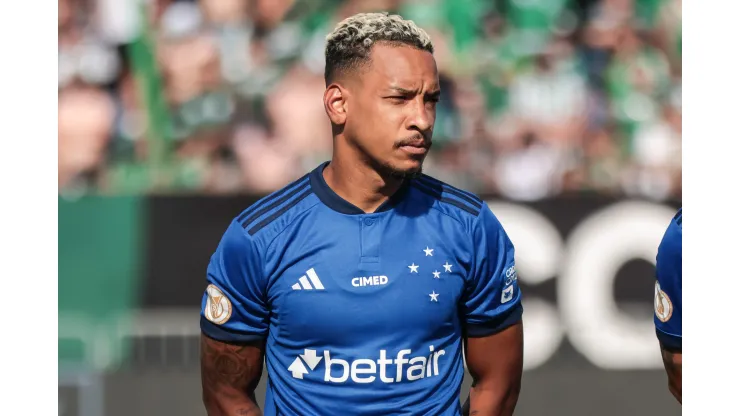 Matheus Pereira antes de confronto contra o Coritiba no Campeonato Brasileiro de 2023.
