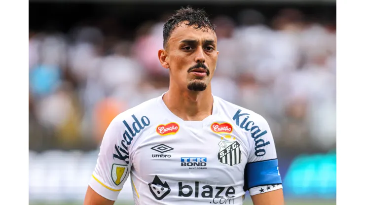 Diego Pituca é o capitão do Santos - Foto: Reinaldo Campos/AGIF
