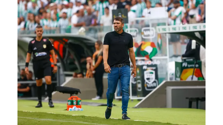 Eduardo Coudet quase contou com o jogador para 2024 - Foto: Luiz Erbes/AGIF
