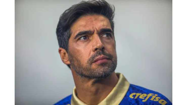 Abel Ferreira tecnico do Palmeiras durante partida contra o Santos no estadio Vila Belmiro pelo campeonato Paulista 2024. Reinaldo Campos/AGIF
