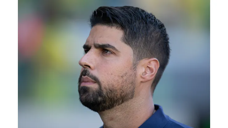 Antonio Oliveira tecnico do Cuiaba durante partida contra o Bahia no estadio Arena Pantanal pelo campeonato Brasileiro A 2023. Volante do comandante foi detonado na web. Foto: Gil Gomes/AGIF
