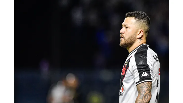 Rossi jogador do Vasco durante partida contra o Agua Santa no estadio Sao Januario pelo campeonato Copa Do Brasil 2024. 
