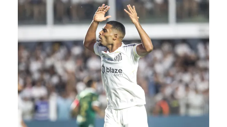 Joaquim jogador do Santos durante partida contra o Palmeiras no estadio Vila Belmiro pelo campeonato Paulista 2024. Reinaldo Campos/AGIF
