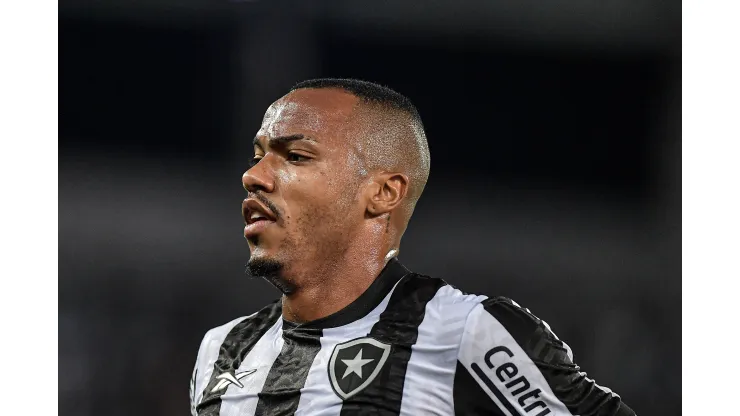 Marlon Freitas segue no Botafogo. Foto: Thiago Ribeiro/AGIF
