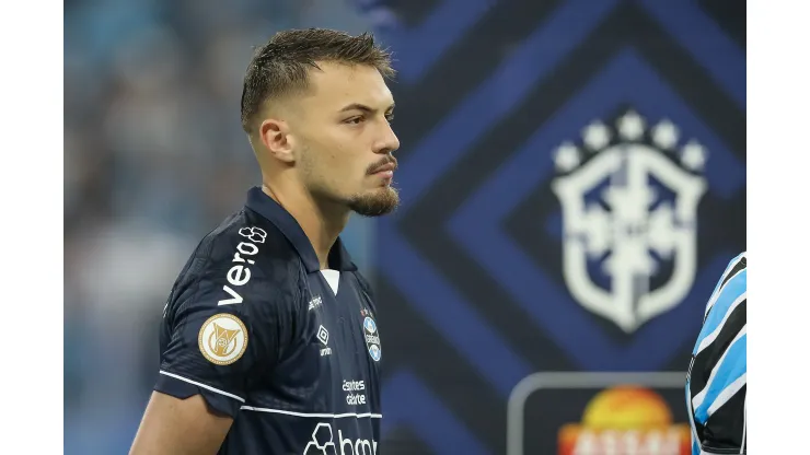 Gabriel Grando goleiro do Gremio durante partida contra o Internacional no estadio Arena do Gremio pelo campeonato BRASILEIRO A 2023. Atleta pode deixar o clube. Foto: Pedro H. Tesch/AGIF
