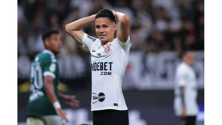 Matheus Araújo sofre lesão no Corinthians. Foto: Ettore Chiereguini/AGIF
