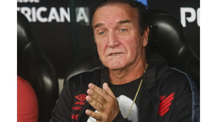 Cuca tecnico do Athletico-PR durante partida contra o Rayo Zuliano no estadio Arena da Baixada pelo campeonato Copa Sul-Americana 2024. Gabriel Rosa Machado/AGIF
