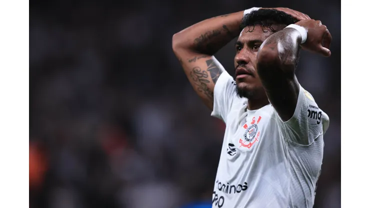 Paulinho tratou lesão por quase um ano no DM do Corinthians.
