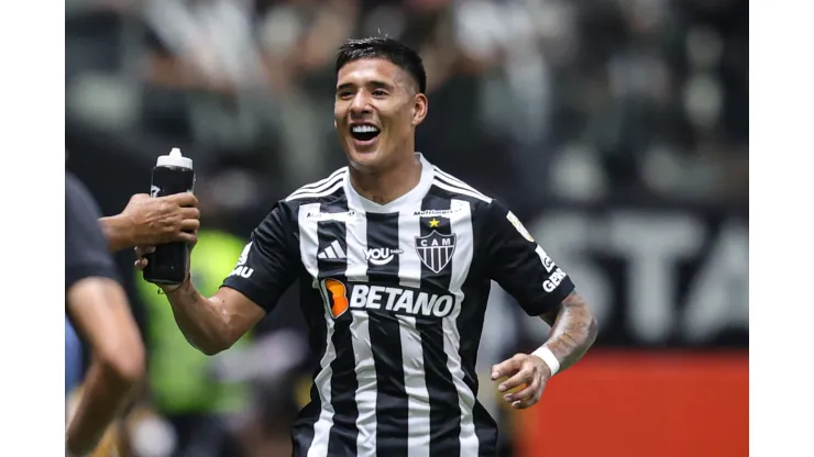 Galo quer renovar com Zaracho. Foto: Gilson Lobo/AGIF
