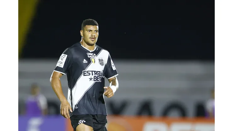 Jeh foi sondado pelo Santos - Foto: Thiago Calil/AGIF
