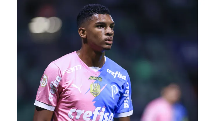 SP - SAO PAULO - 19/10/2023 - BRASILEIRO A 2023, PALMEIRAS X ATLETICO-MG - Luis Guilherme jogador do Palmeiras durante partida contra o Atletico-MG no estadio Arena Allianz Parque pelo campeonato Brasileiro A 2023. Foto: Marcello Zambrana/AGIF
