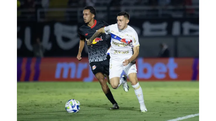 SP - BRAGANCA PAULISTA - 30/11/2023 - BRASILEIRO A 2023, BRAGANTINO X FORTALEZA - Jogador do Fortaleza durante partida contra o Bragantino no estadio Nabi Abi Chedid pelo campeonato Brasileiro A 2023. Foto: Fabio Moreira Pinto/AGIF
