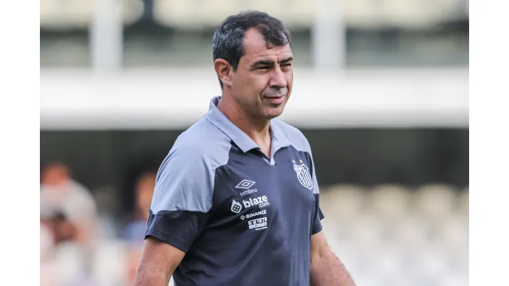  Fabio Carille técnico do Santos antes da partida contra o Corinthians na Vila Belmiro pelo campeonato Paulista 2024. 
