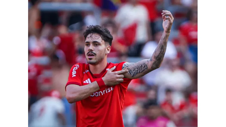 Mauricio jogador do Internacional comemora seu gol durante partida contra o Clube Esportivo no estadio Beira-Rio pelo campeonato Gaucho 2023. Atleta pode estar de saída para adversário brasileiro. Foto: Maxi Franzoi/AGIF
