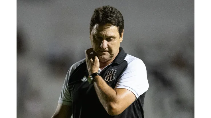 Joao Brigatti tecnico do Ponte Preta durante partida contra o Avai no estadio Moises Lucarelli pelo campeonato Brasileiro B 2023. Fabio Moreira Pinto/AGIF
