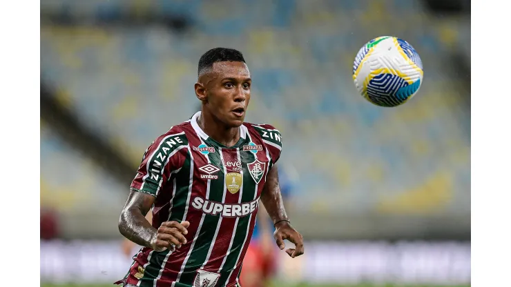 RJ - RIO DE JANEIRO - 13/04/2024 - BRASILEIRO A 2024, FLUMINENSE X BRAGANTINO - Marquinhos jogador do Fluminense durante partida contra o Bragantino no estadio Maracana pelo campeonato Brasileiro A 2024. Foto: Thiago Ribeiro/AGIF
