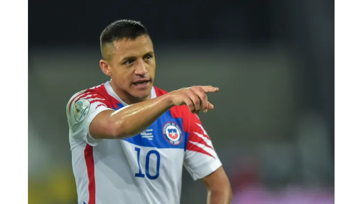 Alexis Sanchez deve ficar livre no mercado - Foto: Thiago Ribeiro/AGIF
