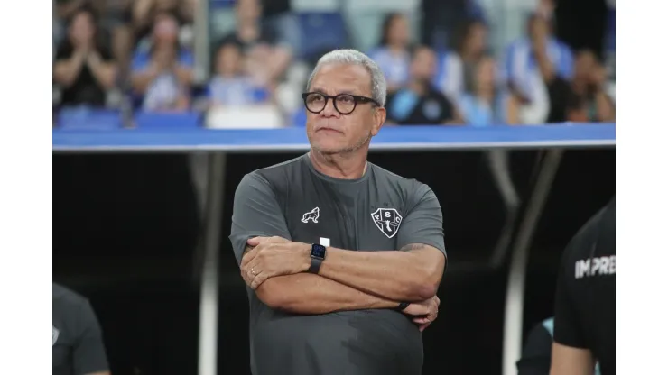 Hélio dos Anjos durantes confronto contra o Remo na Copa Verde de 2024.
