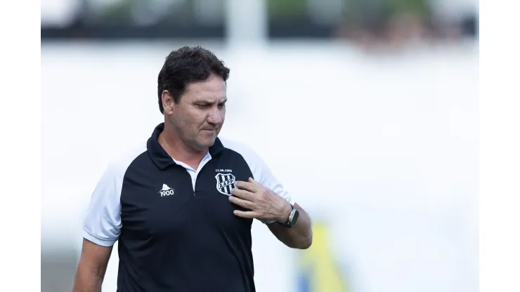 Joao Brigatti tecnico do Ponte Preta durante partida contra o Atletico-GO no estadio Moises Lucarelli pelo campeonato Brasileiro B 2023. Diogo Reis/AGIF
