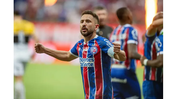 Everton Ribeiro jogador do Bahia comemora gol com jogadores do seu time durante partida contra o Criciuma no estadio Arena Fonte Nova pelo campeonato Copa Do Brasil 2024.  Jhony Pinho/AGIF
