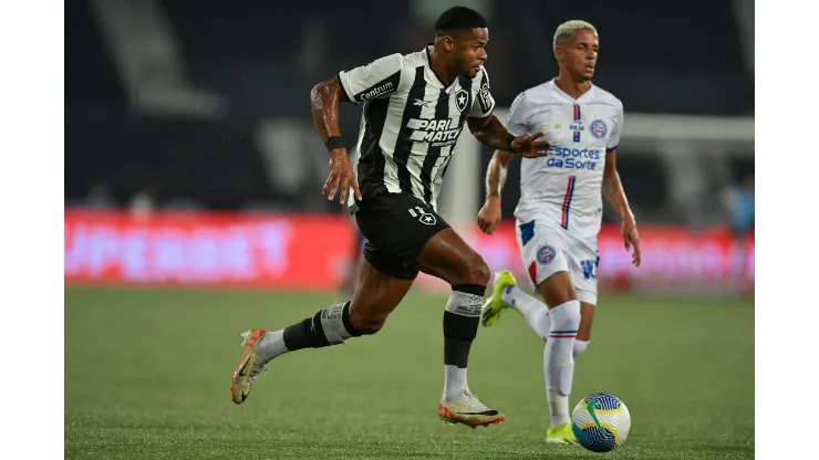 Junior Santos jogador do Botafogo durante partida contra o Bahia no estadio Engenhao pelo campeonato Brasileiro A 2024. Thiago Ribeiro/AGIF
