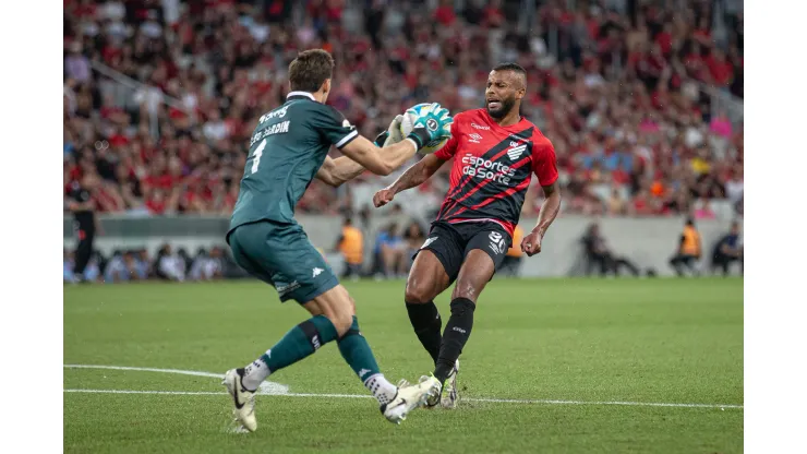 Vasco e Athletico fizeram uma partida movimentada na Baixada.
