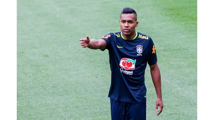 Alex Sandro pode jogar no São Paulo. Foto: Marcello Zambrana/AGIF
