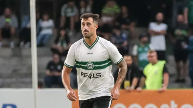 Maurício Antônio atuando no Coritiba<br />
- Foto: Robson Mafra/AGIF
