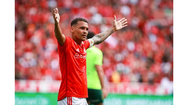 Alan Patrick jogador do Internacional comemora seu gol durante partida contra o Ypiranga no estadio Beira-Rio pelo campeonato Gaucho 2024. Atleta ganhou elogios durante programa esportivo
