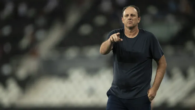 Rogério Ceni terá dor de cabeça para montar o time - Foto: Jorge Rodrigues/AGIF
