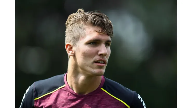 Lyanco durante treino do Sao Paulo no CT da Barra Funda. Zagueiro é pedido por torcedores do Furacão.
