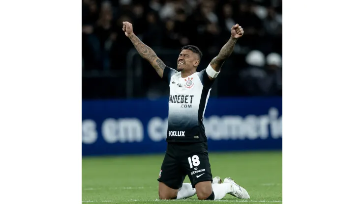  Paulinho se despede do Corinthians. 
