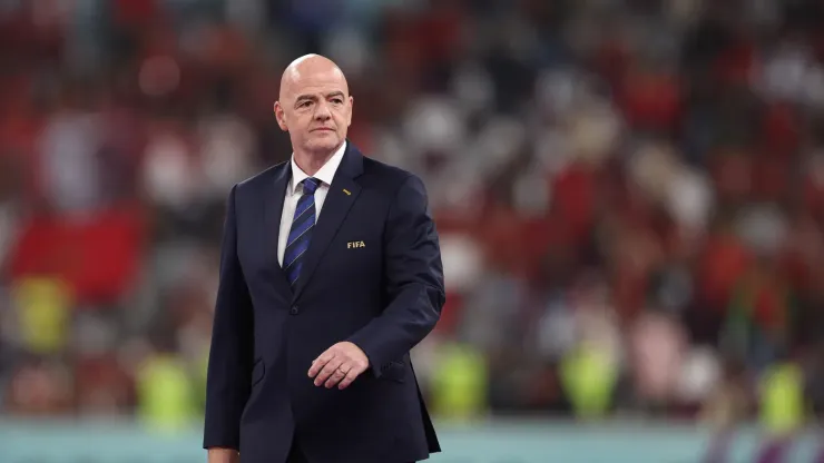 Gianni Infantino recebeu camisa do Fortaleza - Foto: Richard Heathcote/Getty Images
